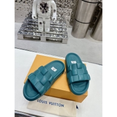 Louis Vuitton Slippers